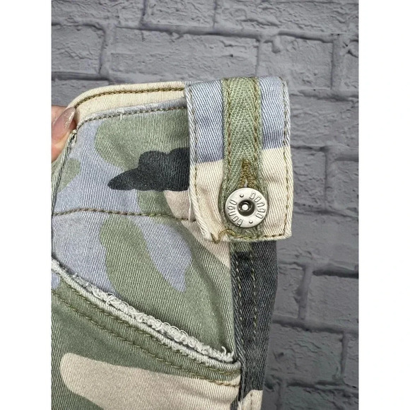 Bongo Y2K vintage camo cropped cargo pants size 5. - Picture 7 of 9